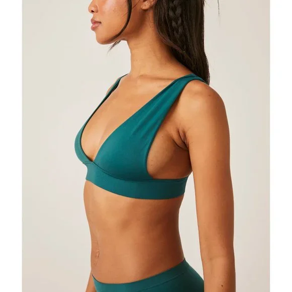 🎉LAST CHANCE🎉 FREE PEOPLE No Show Plunge Bralette / Evergreen - Picture 3 of 8
